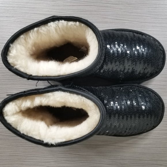 UGG Youth Classic Short Boot, Black Sparkle Sequins, Girls Size 2 / 32 - Picture 10 of 12